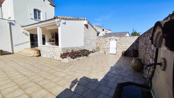 Maison familiale avec piscine sur 1 800 m² Saint-Martin-de-Valgalgues (30520)