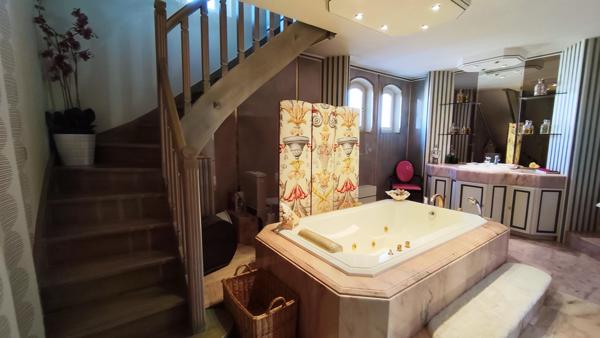 Maison familiale avec piscine sur 1 800 m² Saint-Martin-de-Valgalgues (30520)