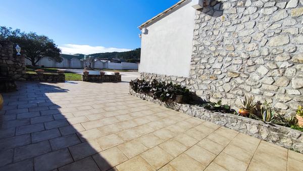 Maison familiale avec piscine sur 1 800 m² Saint-Martin-de-Valgalgues (30520)