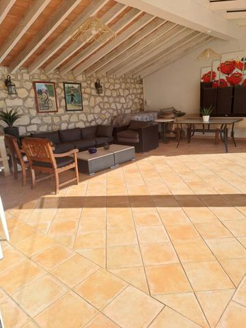 Maison familiale avec piscine sur 1 800 m² Saint-Martin-de-Valgalgues (30520)