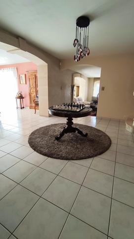 Maison familiale avec piscine sur 1 800 m² Saint-Martin-de-Valgalgues (30520)