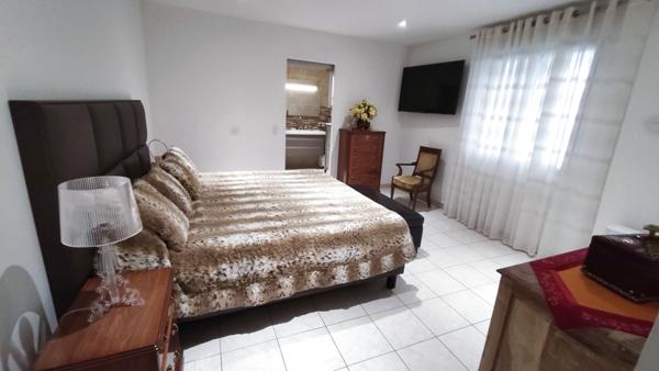 Maison familiale avec piscine sur 1 800 m² Saint-Martin-de-Valgalgues (30520)