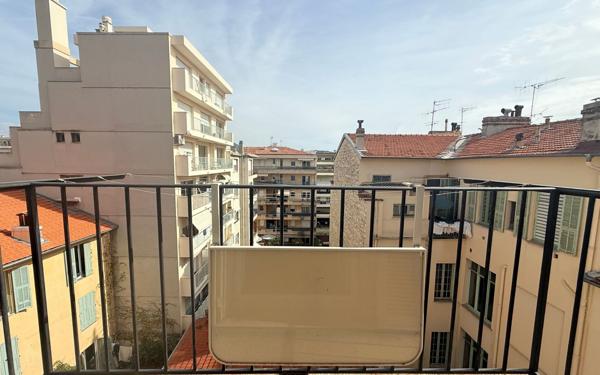 Appartement à vendre    2 pièces • 49,73 m2 Nice