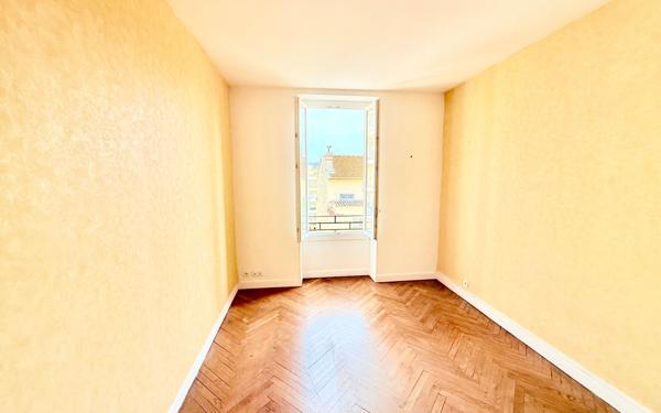 Appartement à vendre    2 pièces • 49,73 m2 Nice