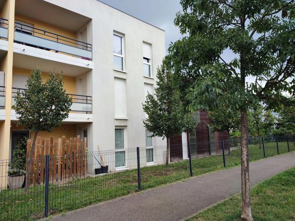 Dans belle résidence appartement 2 pièces