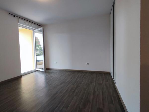 Dans belle résidence appartement 2 pièces