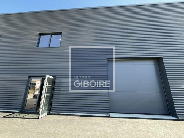 Local d'activites 215 m² à louer LE RHEU (réf : 35.6777)