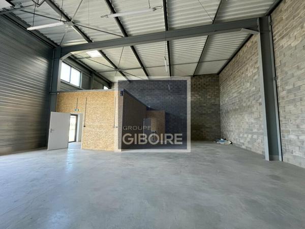 Local d'activites 215 m² à louer LE RHEU (réf : 35.6777)
