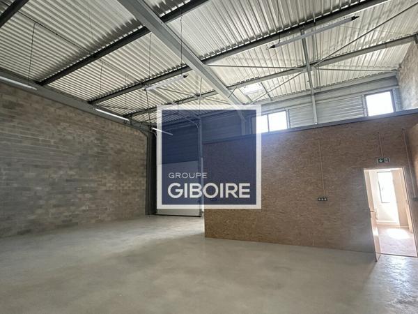 Local d'activites 215 m² à louer LE RHEU (réf : 35.6777)