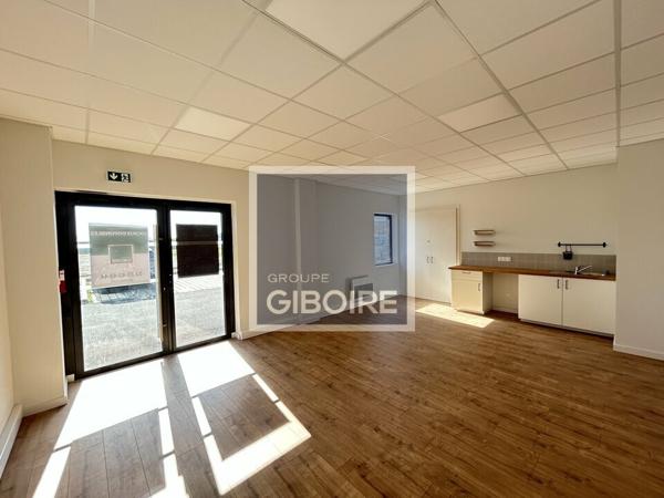 Local d'activites 215 m² à louer LE RHEU (réf : 35.6777)
