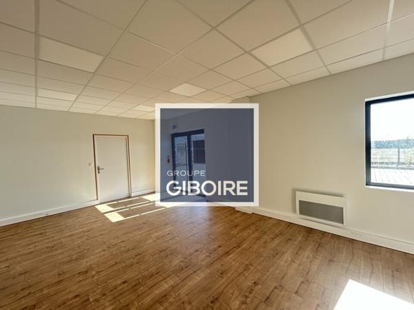Local d'activites 215 m² à louer LE RHEU (réf : 35.6777)