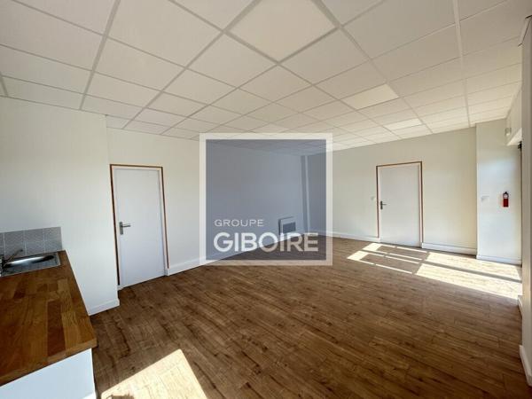 Local d'activites 215 m² à louer LE RHEU (réf : 35.6777)