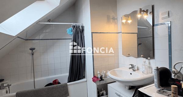 À vendre Appartement 4 pièces 57 m² - Franois 25770