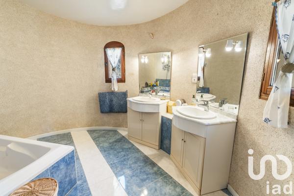 Maison à vendre 10 pièces 270 m² Saint-Maximin-la-Sainte-Baume