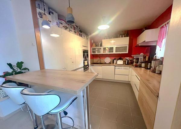 Maison 5 pièces de 100m2, jardin de 73m2 - écoles - commerces - transports