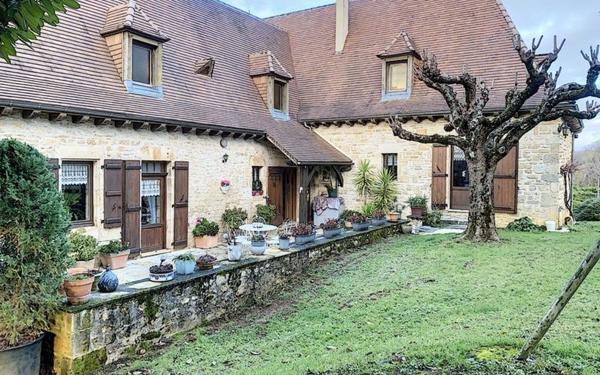 Maison à vendre    5 pièces •  Salignac-Eyvigues