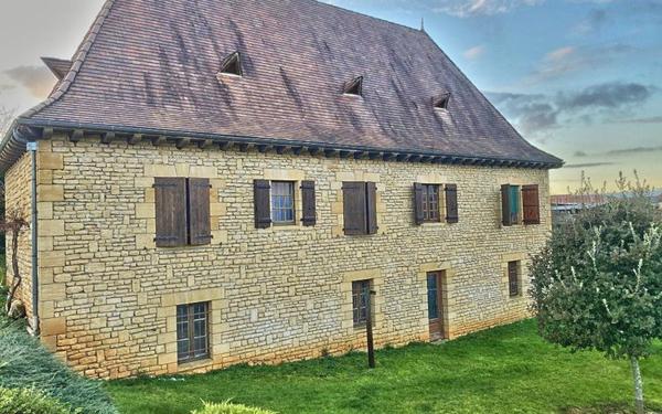 Maison à vendre    5 pièces •  Salignac-Eyvigues