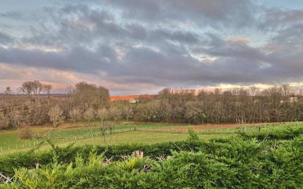 Maison à vendre    5 pièces •  Salignac-Eyvigues