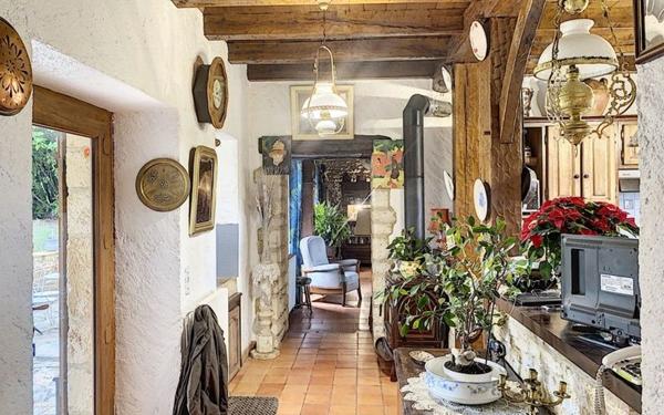 Maison à vendre    5 pièces •  Salignac-Eyvigues
