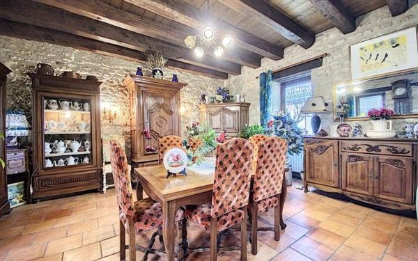 Maison à vendre    5 pièces •  Salignac-Eyvigues