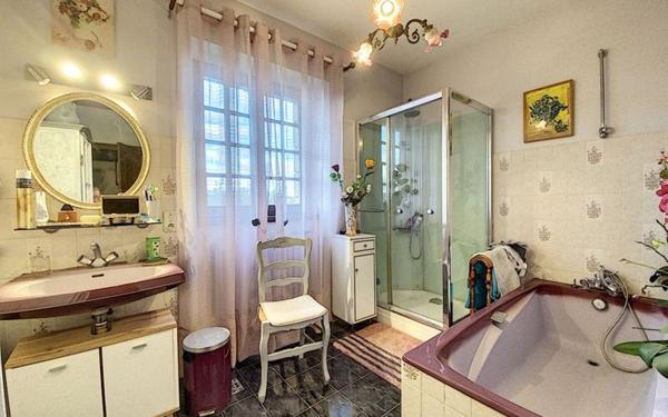 Maison à vendre    5 pièces •  Salignac-Eyvigues