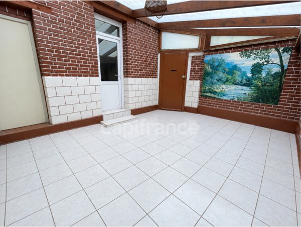Maison 2 à 3 chambres à rafraîchir.