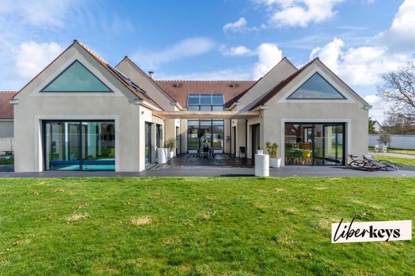 Villa d’architecte  contemporaine  avec piscine intérieure– 334 m²   – 20 min de Houdan
