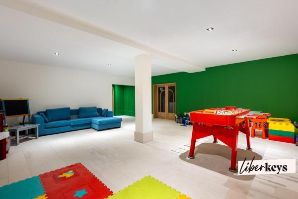 Villa d’architecte  contemporaine  avec piscine intérieure– 334 m²   – 20 min de Houdan