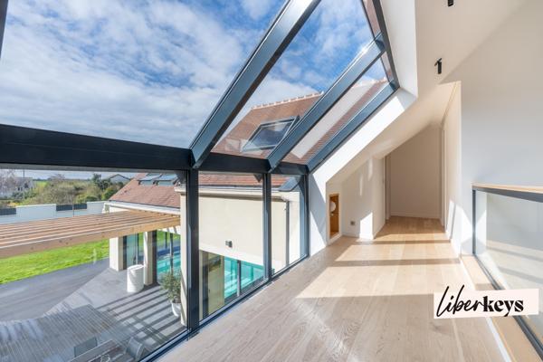 Villa d’architecte  contemporaine  avec piscine intérieure– 334 m²   – 20 min de Houdan