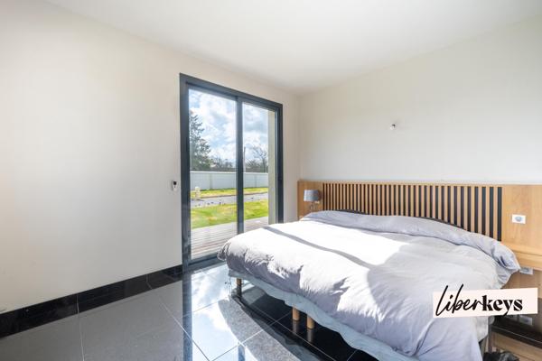 Villa d’architecte  contemporaine  avec piscine intérieure– 334 m²   – 20 min de Houdan