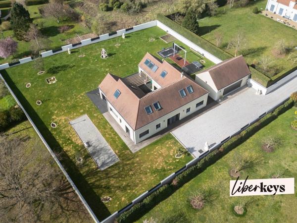 Villa d’architecte  contemporaine  avec piscine intérieure– 334 m²   – 20 min de Houdan