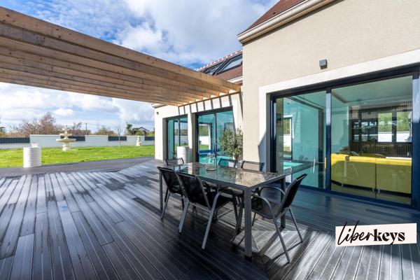 Villa d’architecte  contemporaine  avec piscine intérieure– 334 m²   – 20 min de Houdan