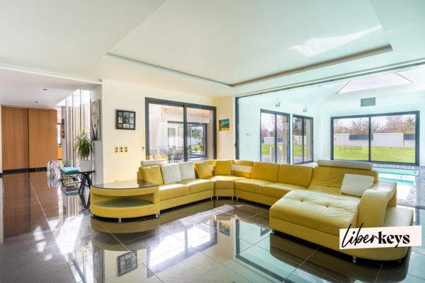 Villa d’architecte  contemporaine  avec piscine intérieure– 334 m²   – 20 min de Houdan
