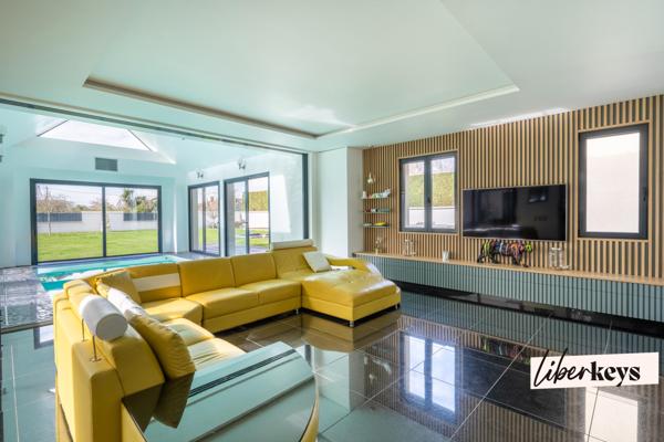 Villa d’architecte  contemporaine  avec piscine intérieure– 334 m²   – 20 min de Houdan