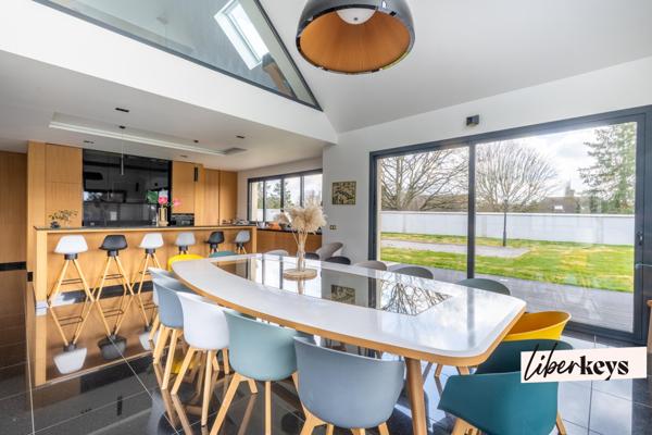 Villa d’architecte  contemporaine  avec piscine intérieure– 334 m²   – 20 min de Houdan