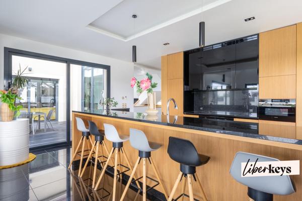 Villa d’architecte  contemporaine  avec piscine intérieure– 334 m²   – 20 min de Houdan