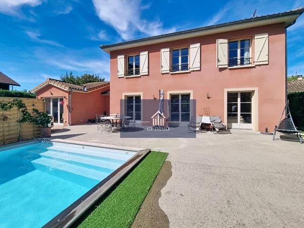 Maison
         5 pièces
        - 178 m² Bien prestige 569 000 € *