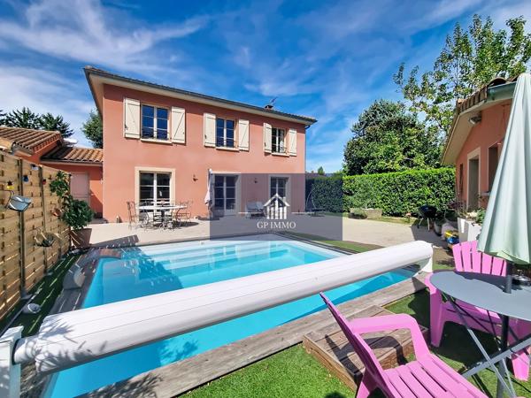 Maison
         5 pièces
        - 178 m² Bien prestige 569 000 € *