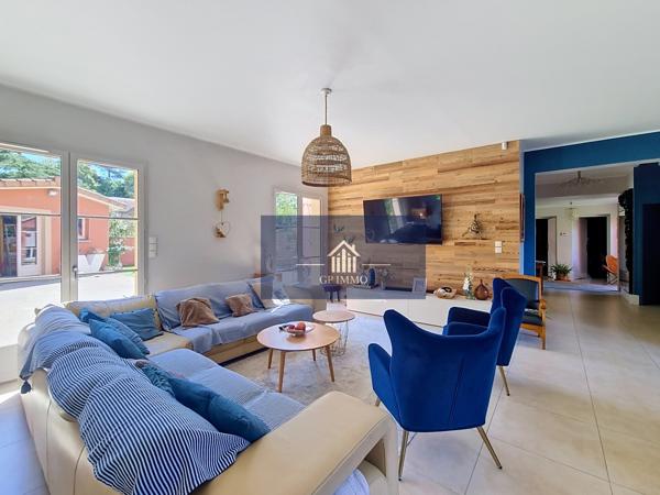 Maison
         5 pièces
        - 178 m² Bien prestige 569 000 € *