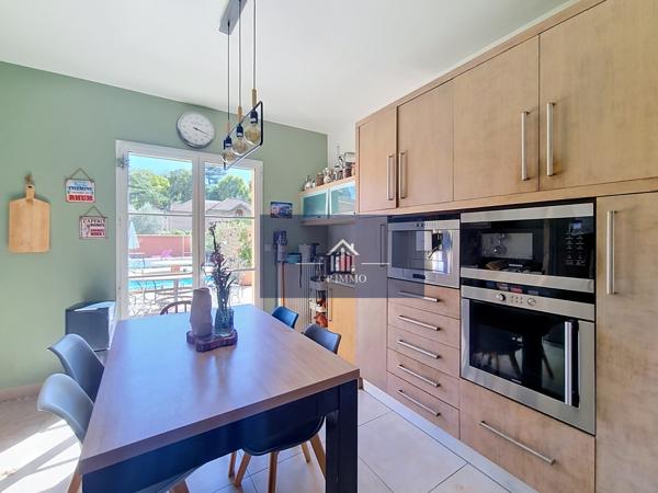 Maison
         5 pièces
        - 178 m² Bien prestige 569 000 € *