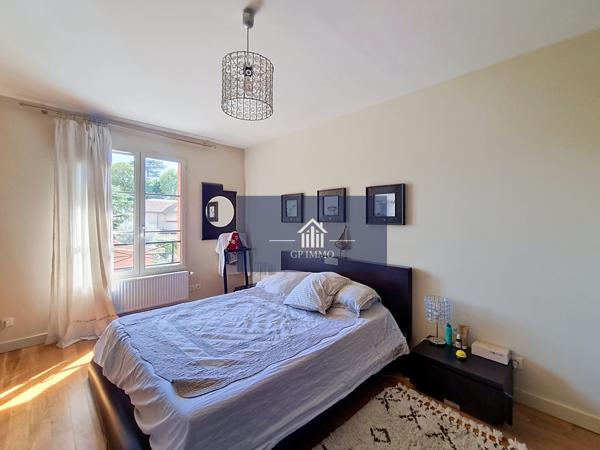 Maison
         5 pièces
        - 178 m² Bien prestige 569 000 € *