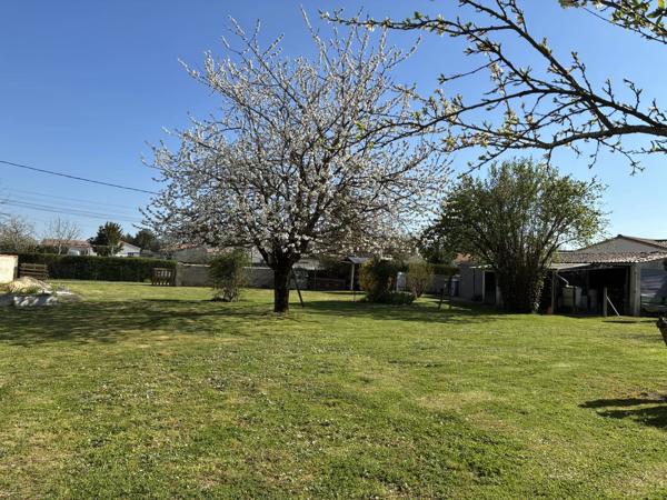 Vente                                                      Terrain
                        
                                         930 m2                     à Vallans