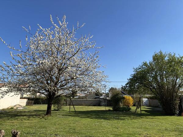 Vente                                                      Terrain
                        
                                         930 m2                     à Vallans