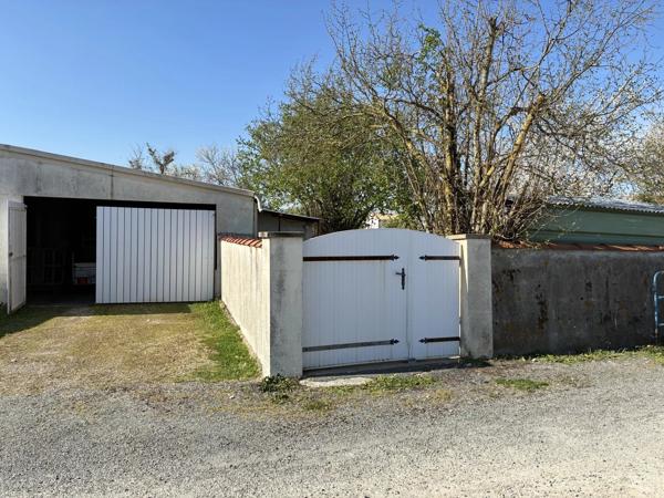 Vente                                                      Terrain
                        
                                         930 m2                     à Vallans