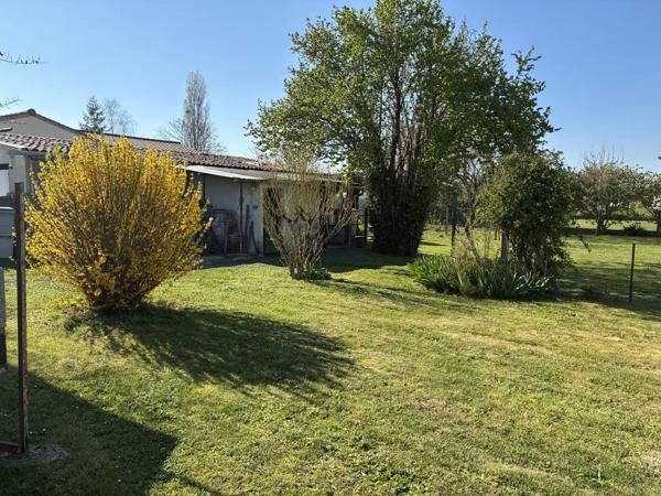 Vente                                                      Terrain
                        
                                         930 m2                     à Vallans