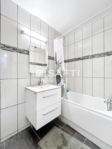 Appartement 2 pièces rénové, lumineux et sans vis-à-vis, à la limite de Gournay-sur-Marne, proche RER A et futur métro Ligne 16