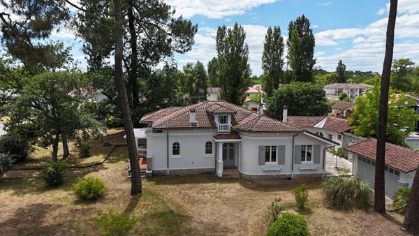 Maison Art déco sur 2 700 m² constructibles
