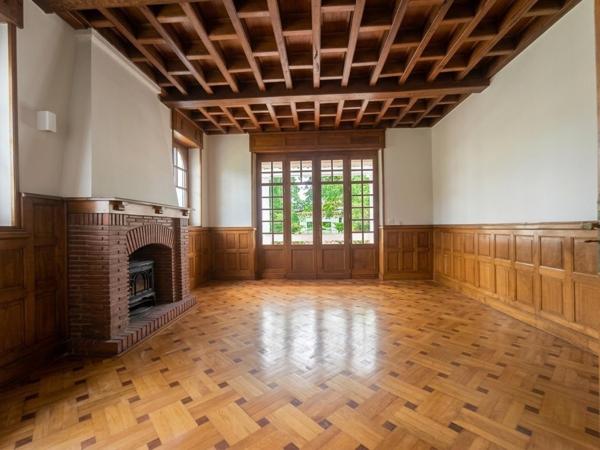 Maison Art déco sur 2 700 m² constructibles
