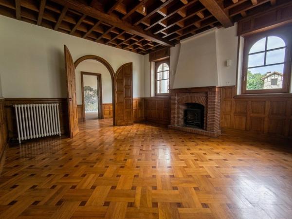 Maison Art déco sur 2 700 m² constructibles