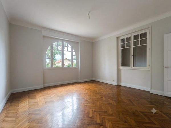 Maison Art déco sur 2 700 m² constructibles